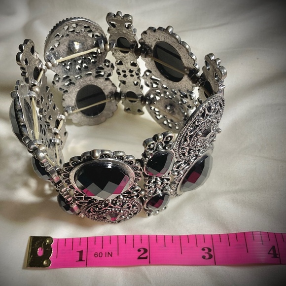 Unique Silver Metal Filigree Stretch Statement Bracelet Faceted Jet Black Gems - Picture 5 of 8